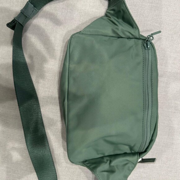 Lululemon Everywhere Belt Bag Large 2L - Grey Eucalyptus - Picture 4 of 7